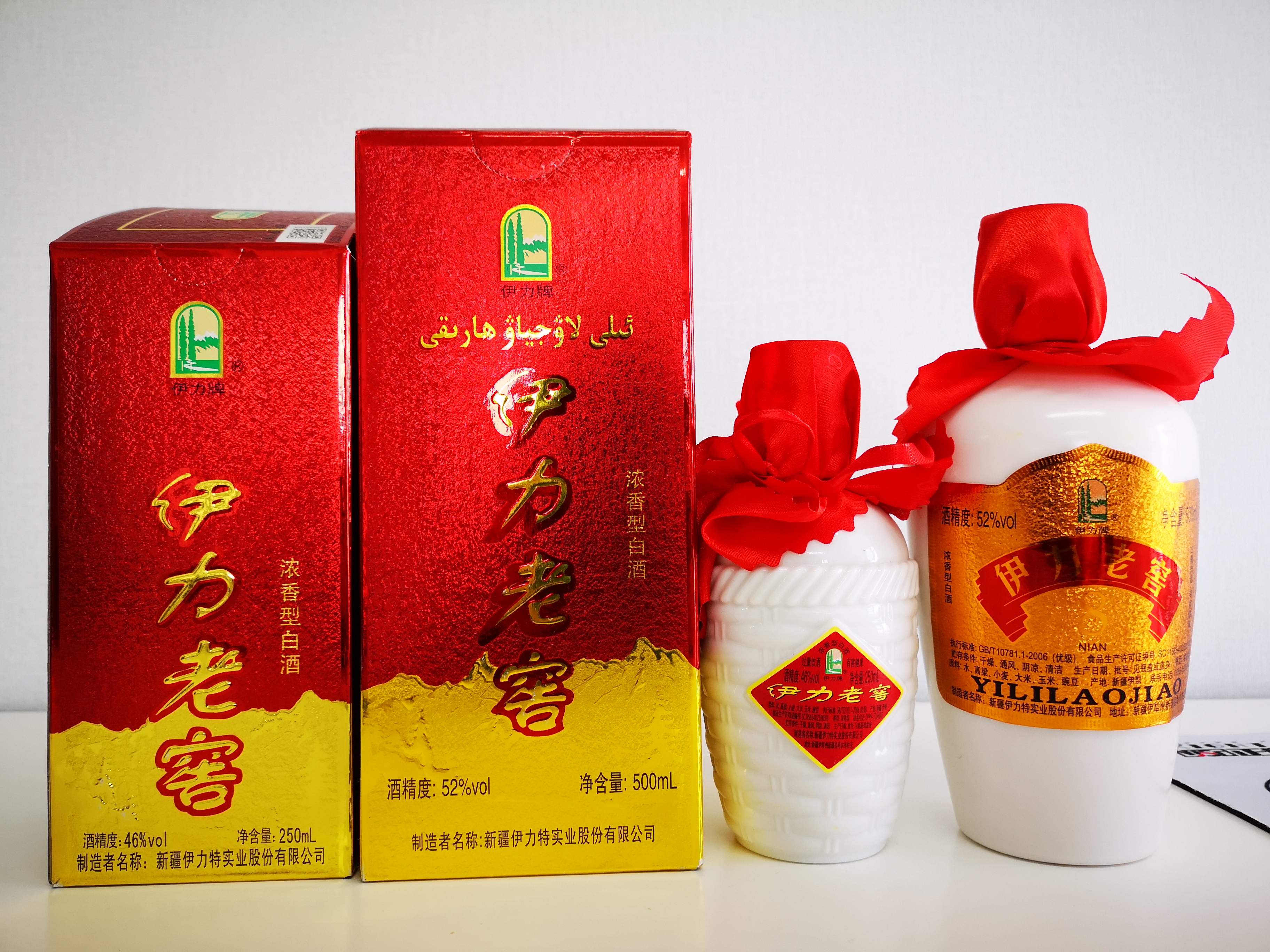 品评新疆白酒伊力特，口感甜似哈密瓜，回味香好比嚼年糕