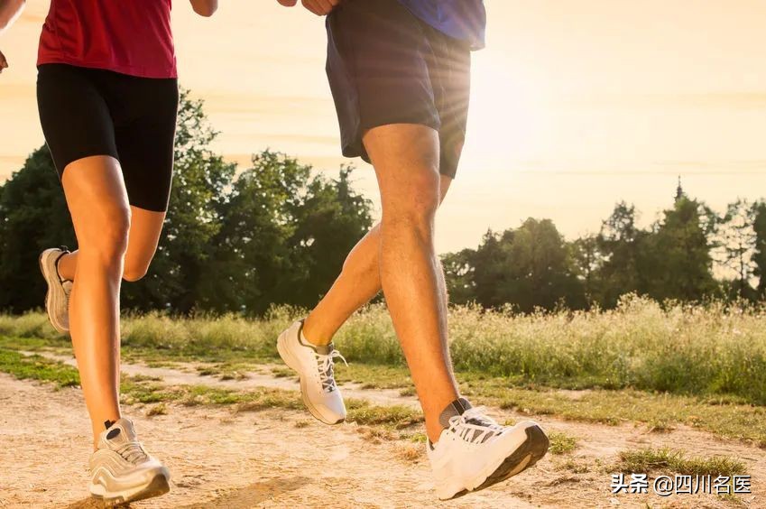 男子崴了脚不当回事，半年后，可怕的一幕出现了…