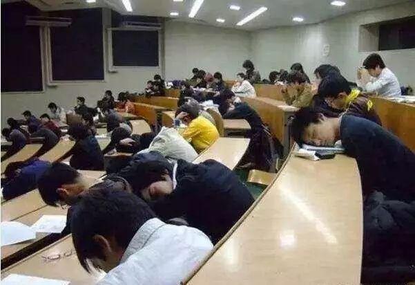 人民日报发文痛批，大学生现状被揭露，沉睡的大学生快醒醒吧