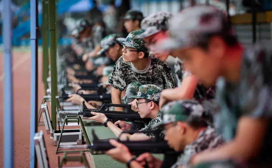 超燃预警!九公里拉练,模拟射击,直击华北电力大学军训现场!