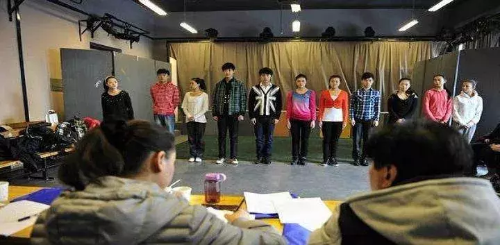 面试自我介绍如何避免千篇一律：打造独特个人品牌的关键策略