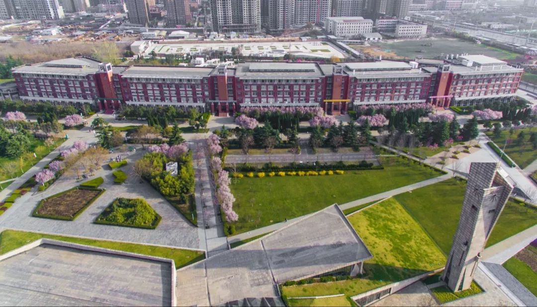 西安这座学费高达3万的大学，凭什么比985、211还受人欢迎？