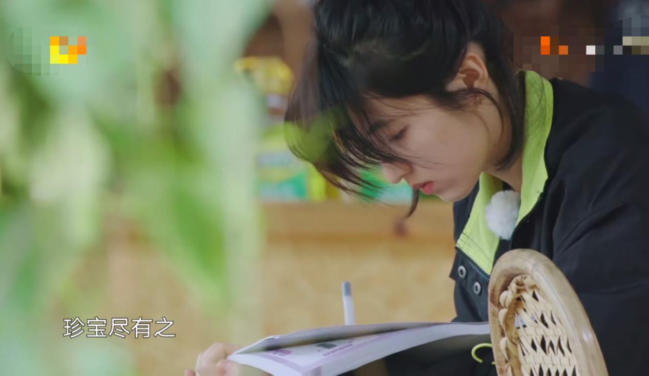 张子枫被曝没有高中毕业证，高考成绩疑不到400，学霸人设引质疑