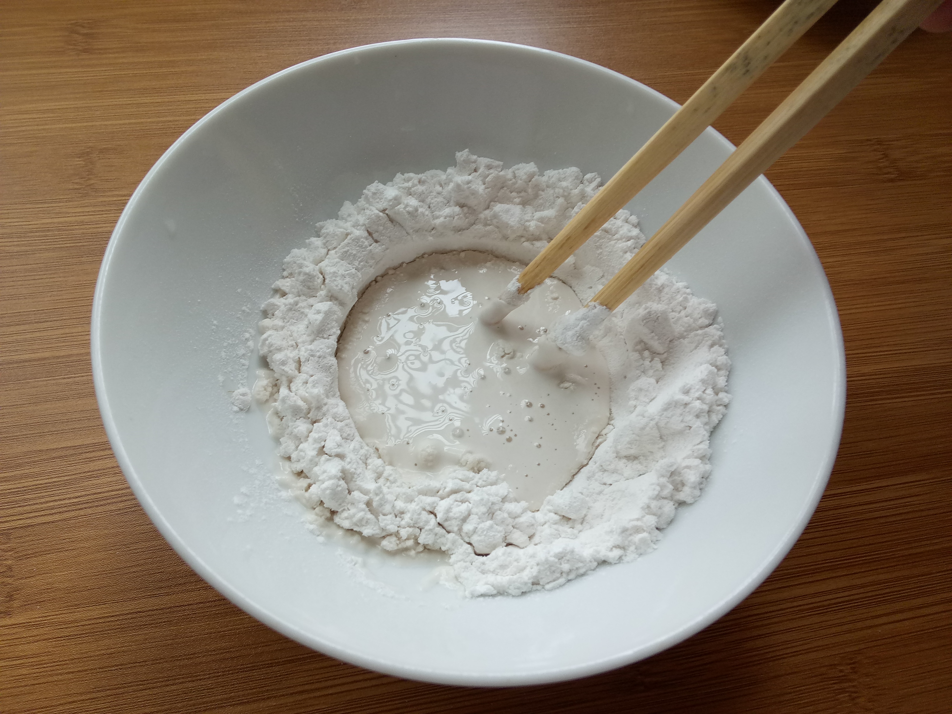 葛根粉不要只会冲着喝！教你一种新吃法，好吃又养颜，女人要多吃