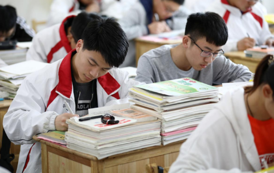 2021年高考复读生再创新高，教育内卷更加严重，应届生难以接受