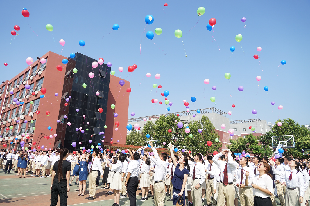 今晚7点！听北京市第三十五中学国际部优秀学子与母亲对话