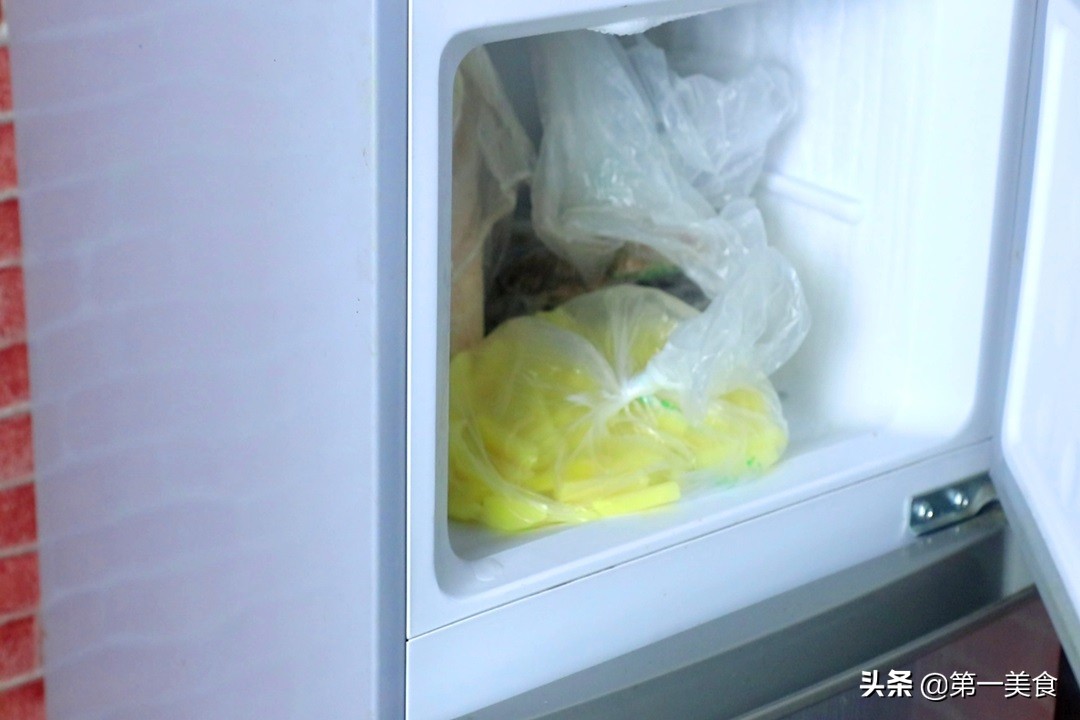 炸薯条的做法最简单家常做法（酥脆可口不回软炸薯条做法）