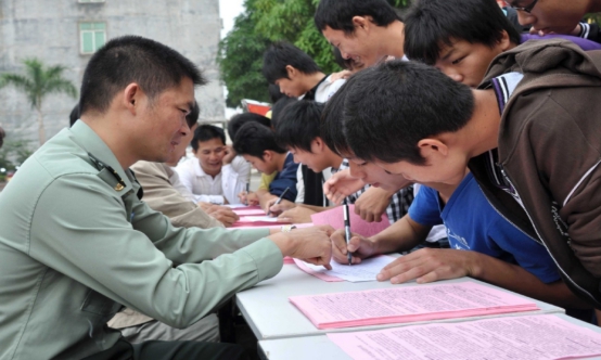 公务员出现“新变化”，工资将“大幅”提升，年薪有望突破30万
