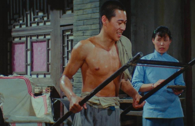 张丰毅和吕丽萍：离婚30年，人生截然不同，亲儿子和继父成一家