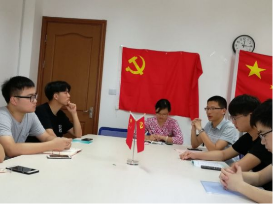 当代大学生党员需具备（大学生入党谁说的算）