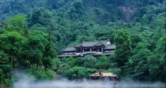 成都1.5刹拢!这个小众森林古镇,清凉耍水、网红拍照、喝茶休闲