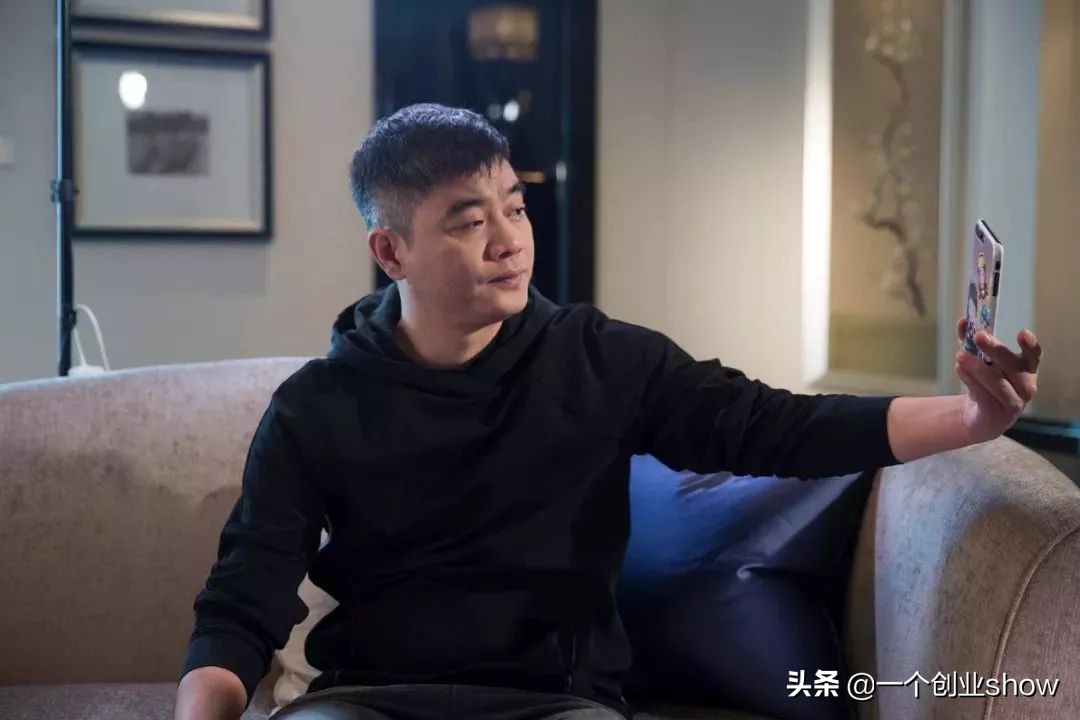 陌陌创始人唐岩身价90亿，登顶全球少壮富豪榜，他是如何做到的？