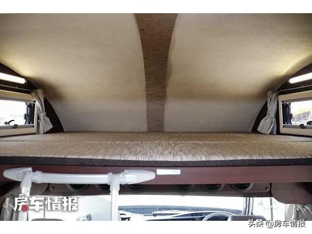 丰田中巴房车，4.0L柴油动力足，大空间像家一样三代同堂也住得下