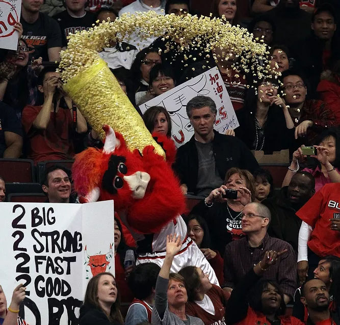 为什么不能欺负nba吉祥物(看球位置最好的观众？揭开NBA吉祥物神秘头套下的隐匿人生)