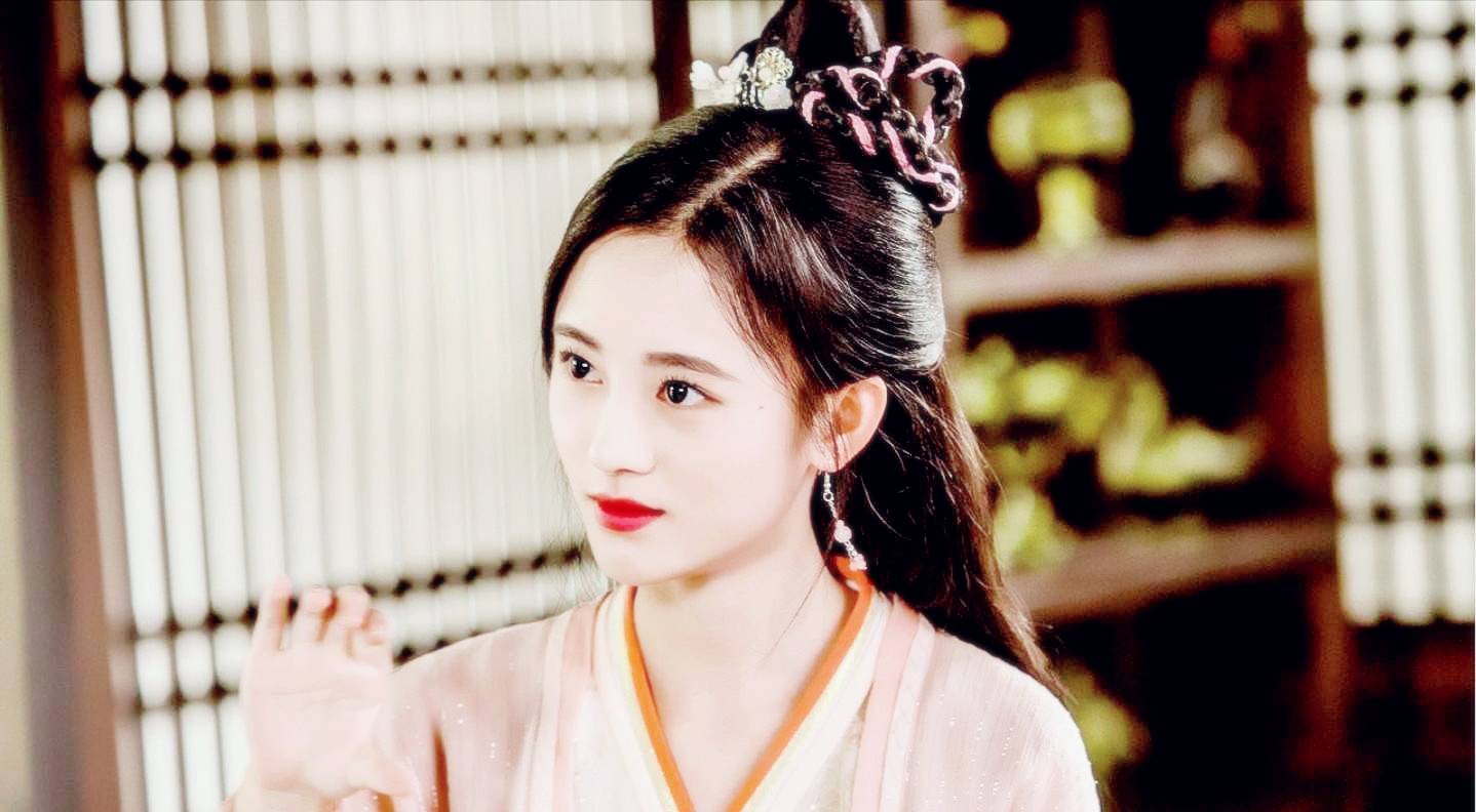 鞠婧祎是有天赋又努力的野心家，一直打破单一“四千年美女”印记