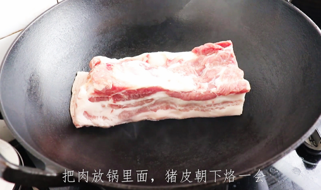 难怪宴席上的扣肉那么好吃？原来做法有诀窍，学会做给家人吃吧