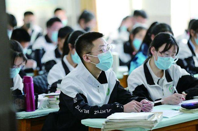 中小学教师职称十级到七级，薪资待遇会差多少？想当老师要知道