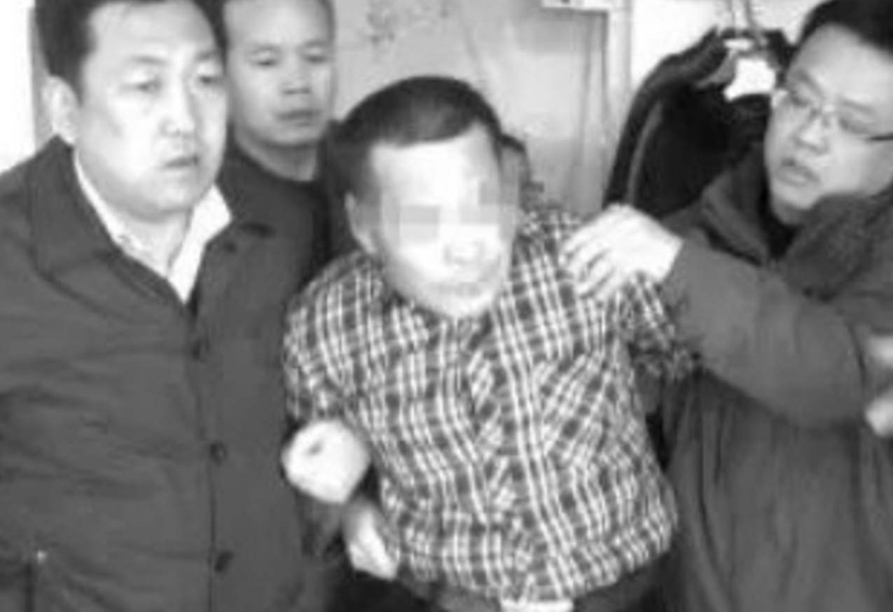 1999年，12村民吃毒雪糕横尸家中，15年后真凶落网：为报复村干部