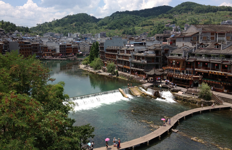 重温沈从文小说《边城》，深思翠翠爱情悲剧的原因