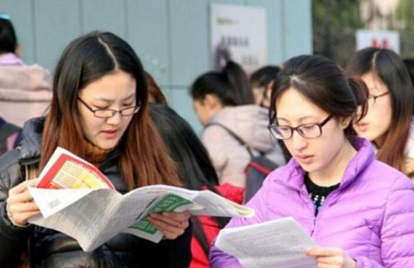 最适合女孩学的4个专业，工作稳定就业前景不错，家中有女孩留意