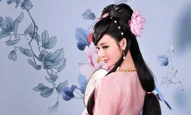 女人脚上系红绳究竟是表示什么意思？