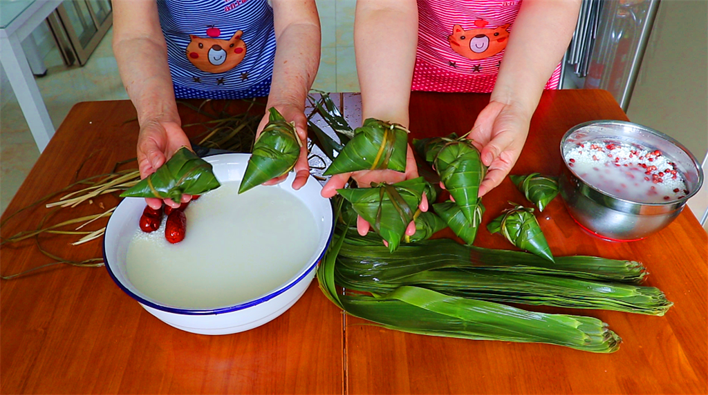 端午节快到了,手把手慢动作教你包粽子煮粽子,不漏米,超好吃