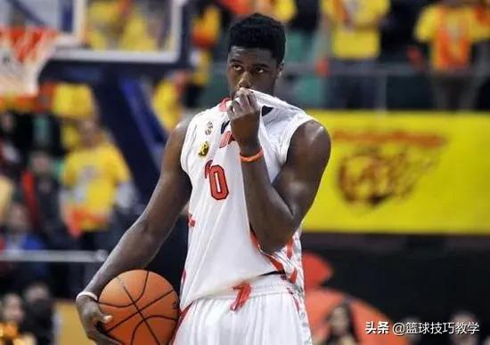 穆迪埃(24岁就无球可打，他是从CBA打进NBA的男人啊)