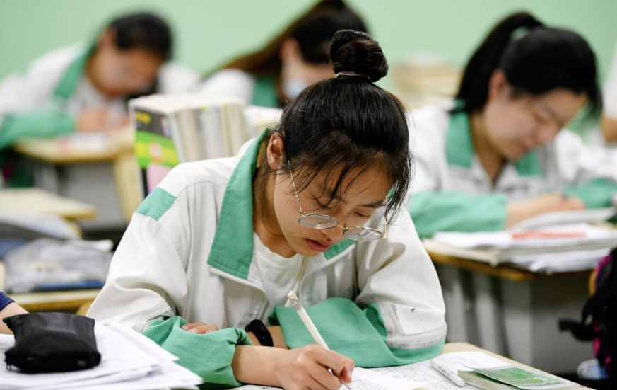 江苏宣布高考“新政策”，明确三项高考加分政策，家长表示不公平