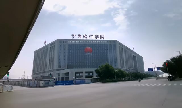 山西今年新增一所大学，由华为创立，计划一年培养10万软件人才