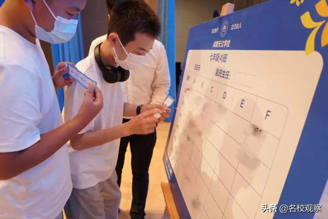 成都这所学校，不仅学生分班实行抽签，班主任教哪班也是现场抽签