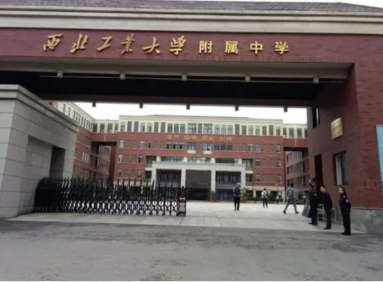 读完高中上大学，中间只隔一条街？这三所“隔壁”985你知道吗？
