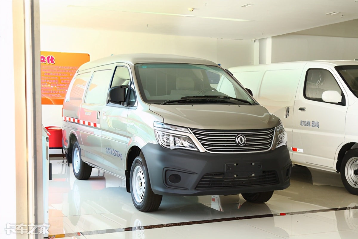 开着"客车"去送货,东风风行菱智v3封闭货车6万出头