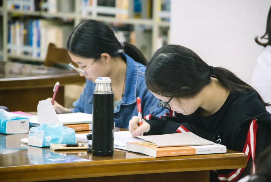 大学里“华而不实”的证书，不仅耽误学习，学生考了也没大用处