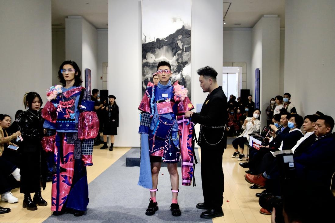 “最美美术馆”遇见“最美服装秀”江汉大学STYLE SHOW项目式教学成果展首秀圆满举行