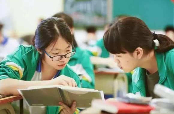 新高考选科迷之组合，物理化学和政治并非良配，不少学生后悔不已