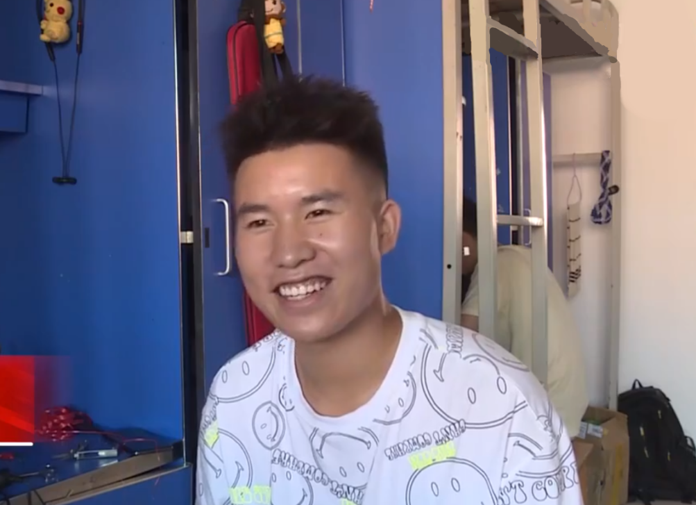 巧手匠心：树叶创意汽车手工传承非遗之美