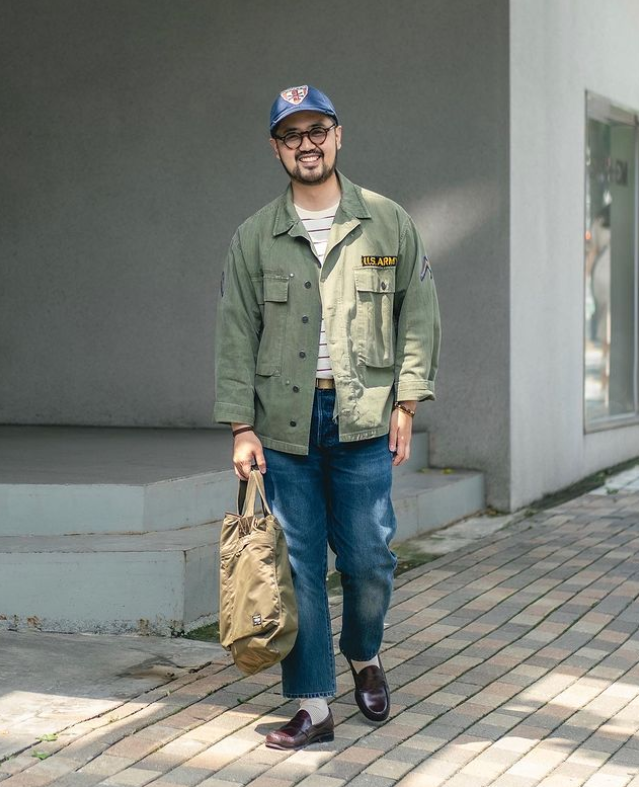 男人穿皮鞋就落伍了？那你没穿对，搭配白袜试试，回头率高又时髦