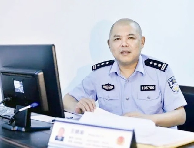 击毙周克华3秒结束！事后两民警回忆：我们根本来不及去想怕不怕