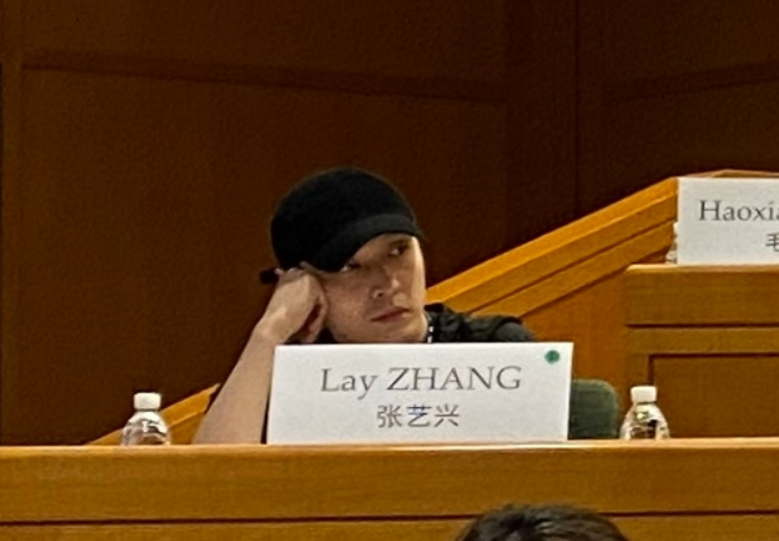 张艺兴在哈佛课堂被偶遇，看过这堂课的“学费”，网友不淡定了