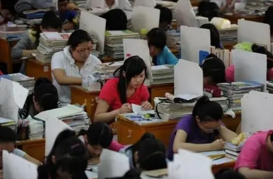 2021年高考复读生再创新高，教育内卷更加严重，应届生难以接受