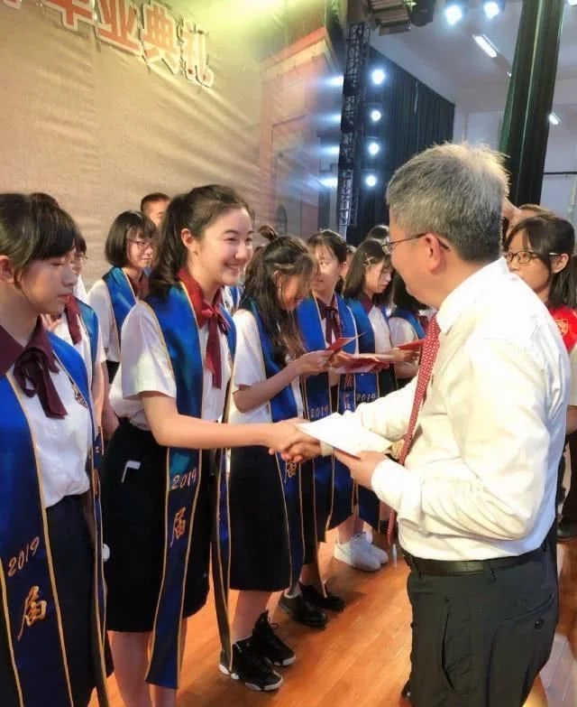 当年的“点读机女孩”已长大，考入211大学，网友：难怪说so easy