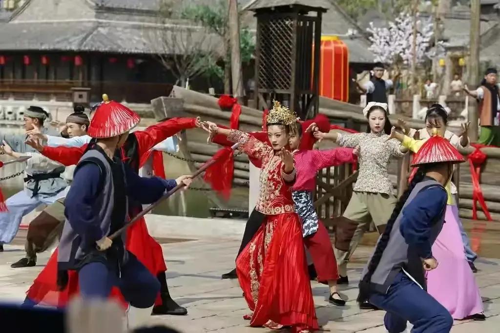 郑州电影小镇一日游，欣赏郑州百年历史时光，网红打卡地