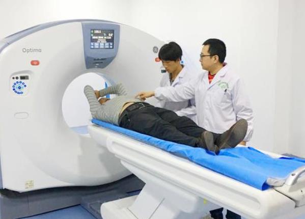 医学专业就业前景排名爆冷，临床医学仅排第四，影像学成黑马专业