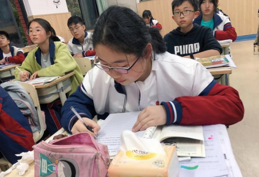 “英语踢出高考”呼声渐高，2021年成节点？已有地区英语骤降20分