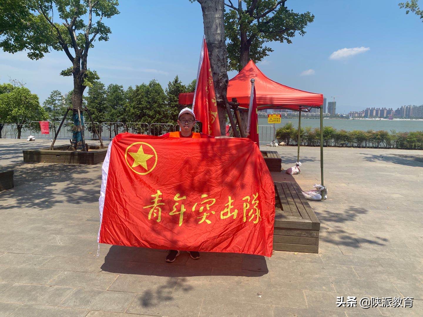 防汛救灾中的西农青春担当