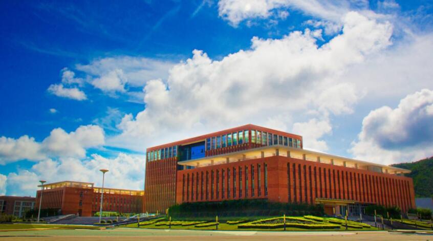 考入同一所大学，却“天各一方”？这几所大学的校区，实在太多了