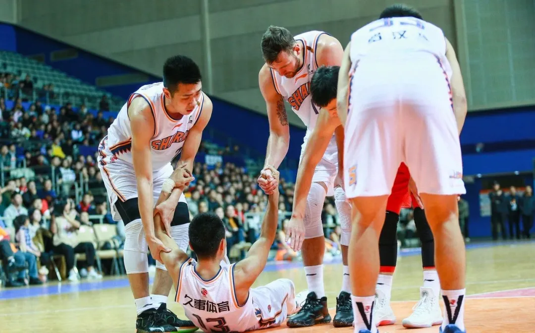 莫泰尤纳斯为什么不打cba了(官宣！莫泰尤纳斯离开CBA！今年2月曾拒绝NBA合同)