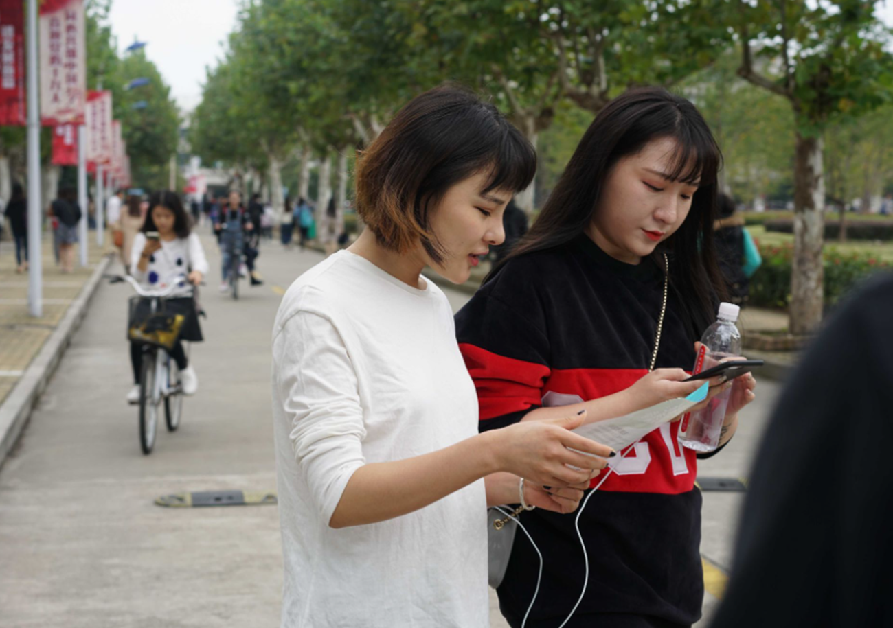 “双减”限制补课，找大学生当家教算不算违规？官方回复惹争议