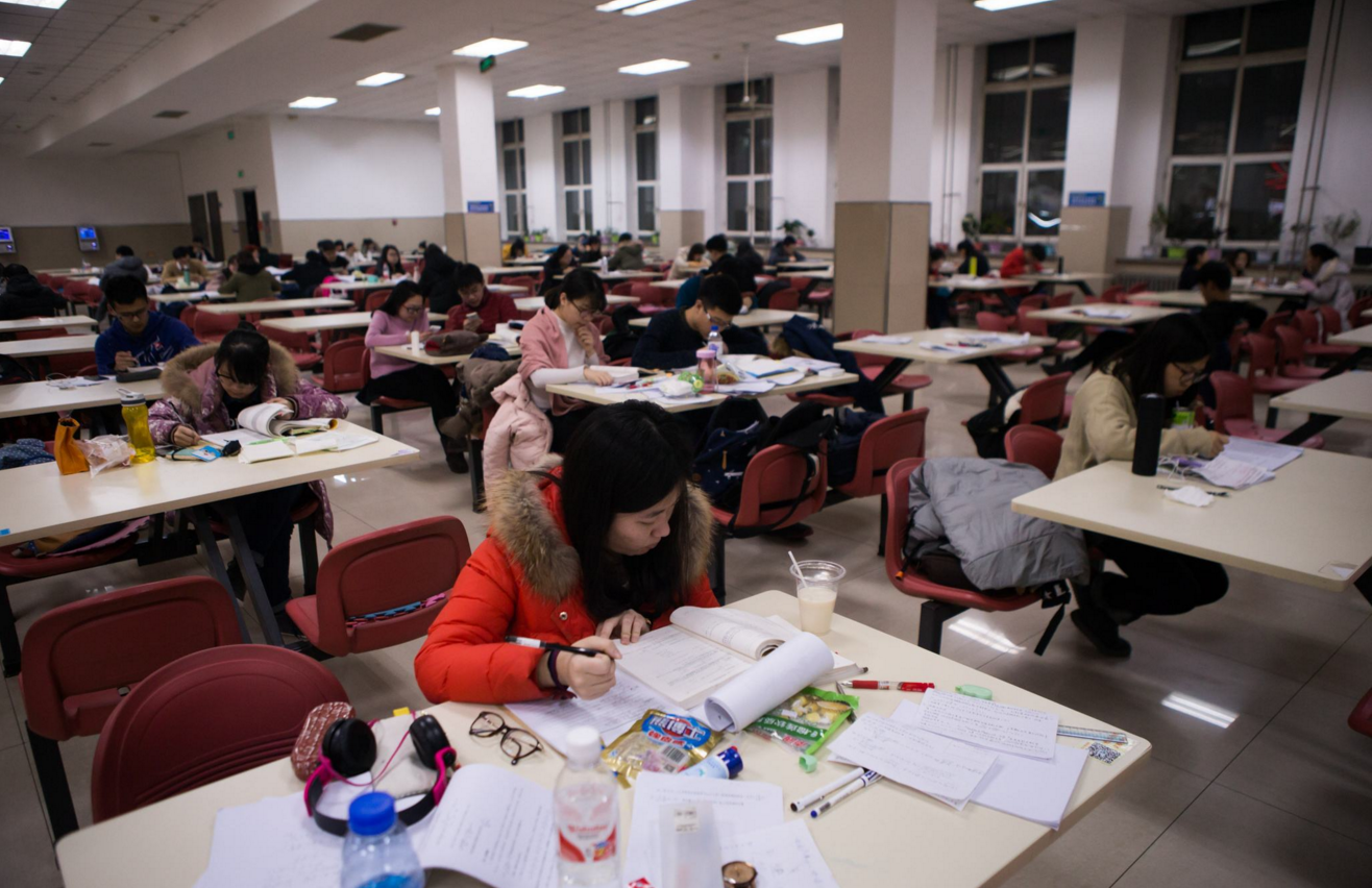 学生上大学，1个月1000生活费到底够不够，怎样能节省一点