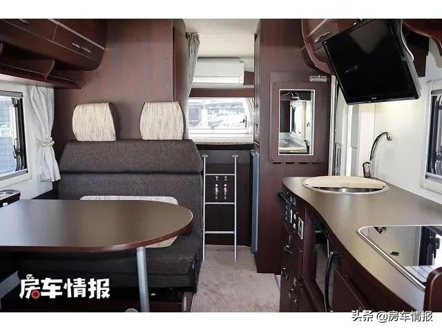 丰田中巴房车，4.0L柴油动力足，大空间像家一样三代同堂也住得下